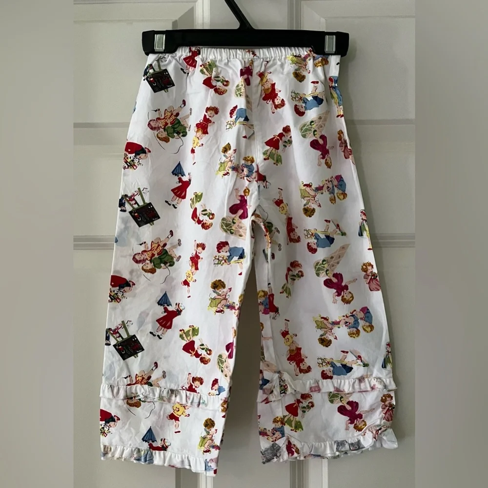 - Adorable girl's long sleeve/pants pajama set, vintage images.size 2-3Y